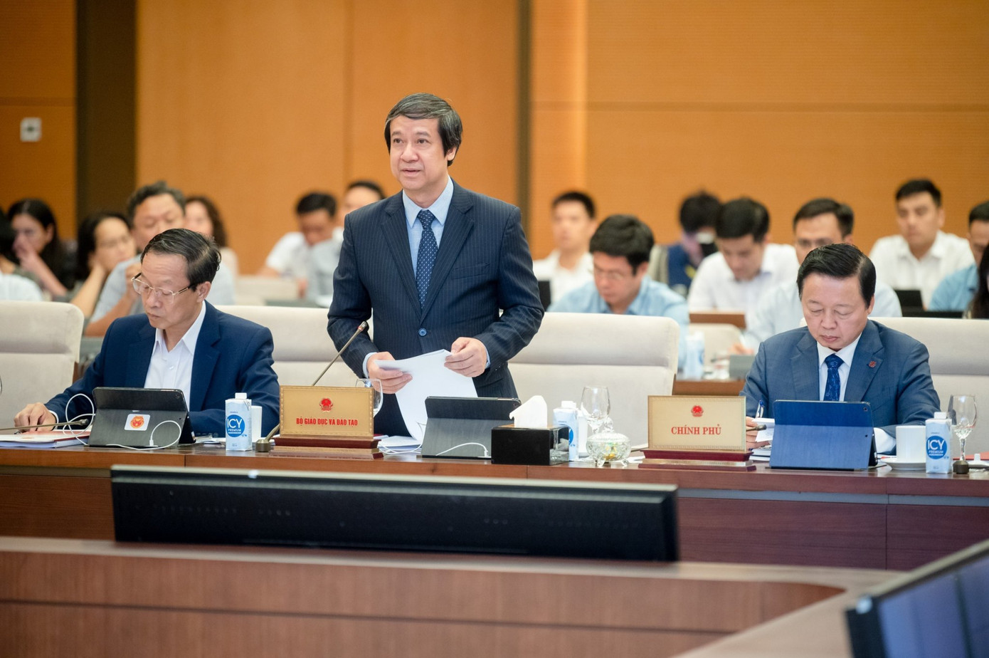 Bộ trưởng Nguyễn Kim Sơn tại phiên họp. Ảnh: QH.