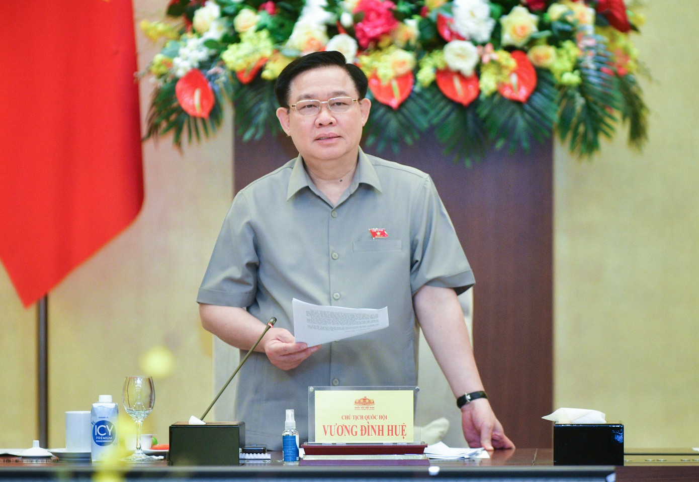 Chủ tịch Quốc hội Vương Đình Huệ phát biểu tại cuộc họp. Ảnh QH