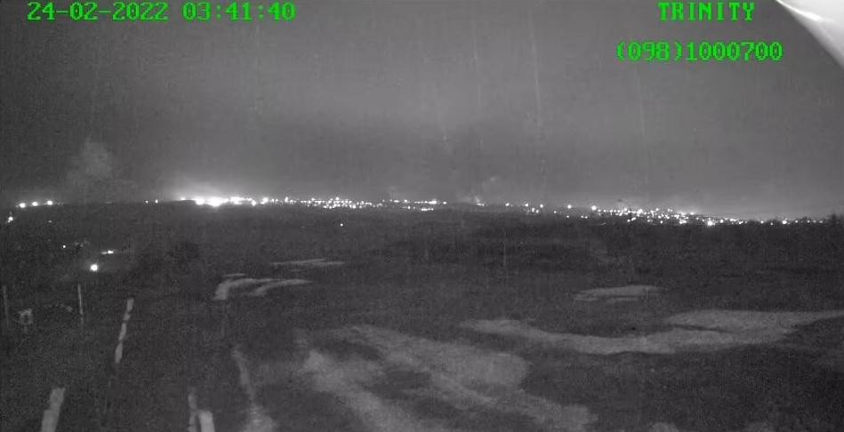 Video cho thấy khói bốc lên sau khi các vụ nổ được nghe thấy gần thành phố Mariupol ở miền đông Ukraine. Nguồn: Daily Mail. Video cho thấy khói bốc lên sau khi các vụ nổ được nghe thấy gần thành phố Mariupol ở miền đông Ukraine. Nguồn: Daily Mail.