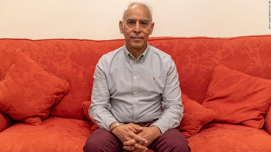 Ông Balraj Purewal, Hiệp hội Công nhân Ấn Độ, là một trong những người đầu tiên biết về những vụ kiểm tra trinh tiết ở sân bay Heathrow của Anh. Ảnh: CNN. Ông Balraj Purewal, Hiệp hội Công nhân Ấn Độ, là một trong những người đầu tiên biết về những vụ kiểm tra trinh tiết ở sân bay Heathrow của Anh. Ảnh: CNN.