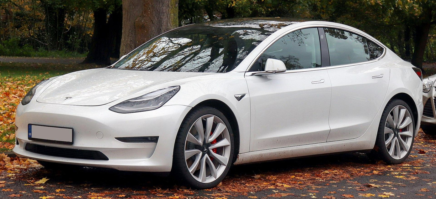 Một chiếc xe điệnTesla Model 3 đời 2019. Ảnh: Vauxfox.
