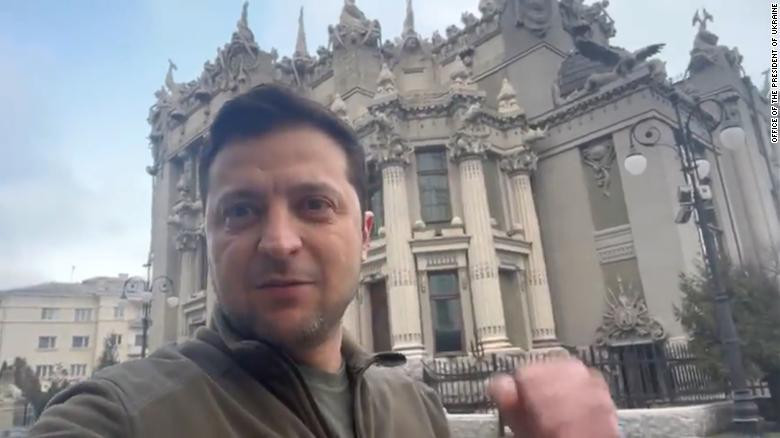 Tổng thống Ukraine Volodymyr Zelensky đăng video từ thủ đô, thề bảo vệ đất nước. Ảnh: Văn phòng Tổng thống Ukraine.