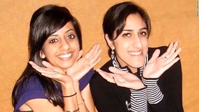 Nima Bhakta (trái) và tác giả Sneha Kohli Mathur (phải) trở thành bạn cùng phòng tại Đại học California San Diego. Ảnh: Sneha Mathur. Nima Bhakta (trái) và tác giả Sneha Kohli Mathur (phải) trở thành bạn cùng phòng tại Đại học California San Diego. Ảnh: Sneha Mathur.