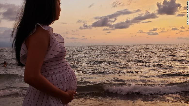 Nima Bhakta tận hưởng bãi biển ở Puerto Vallarta, Mexico, mừng sinh nhật lần thứ 60 của cha cô cùng đại gia đình vào ngày 16/8/2019. Ảnh: Deven Bhakta. Nima Bhakta tận hưởng bãi biển ở Puerto Vallarta, Mexico, mừng sinh nhật lần thứ 60 của cha cô cùng đại gia đình vào ngày 16/8/2019. Ảnh: Deven Bhakta.