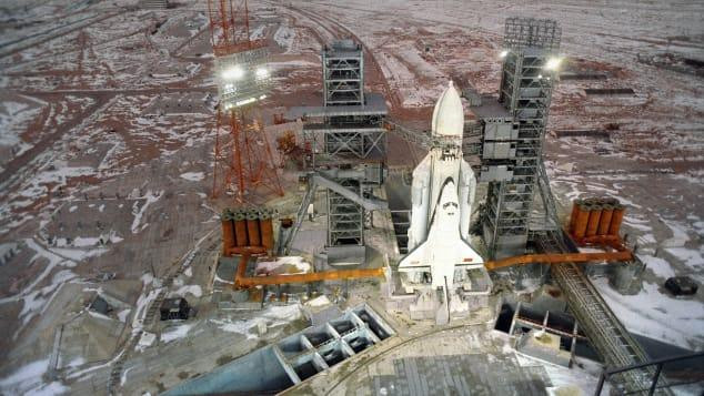 &quot;Mriya&quot; được chế tạo để chở tàu con thoi Buran của Liên Xô tới bệ phóng ở Kazakhstan. Nguồn: CNN.