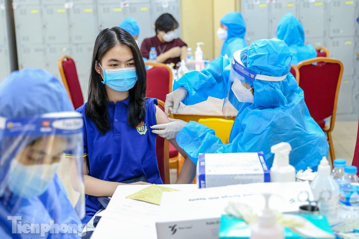 Học sinh cấp 3 trường Việt Đức tiêm vắc xin mũi 2.