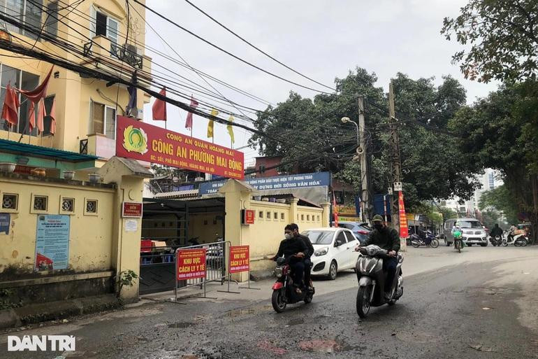 Hiện tất cả các F1 đều đang tự cách ly bên trong trụ sở công an phường (Ảnh: Trần Thanh). Hiện tất cả các F1 đều đang tự cách ly bên trong trụ sở công an phường (Ảnh: Trần Thanh).