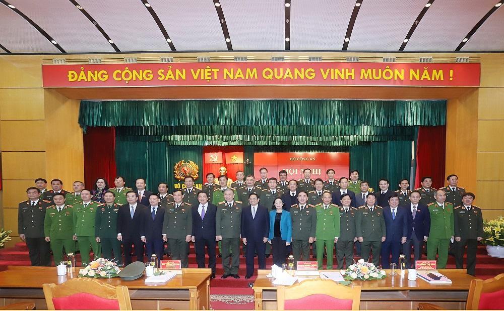 Thủ tướng Chính phủ Phạm Minh Chính với các đại biểu dự Hội nghị. Thủ tướng Chính phủ Phạm Minh Chính với các đại biểu dự Hội nghị.