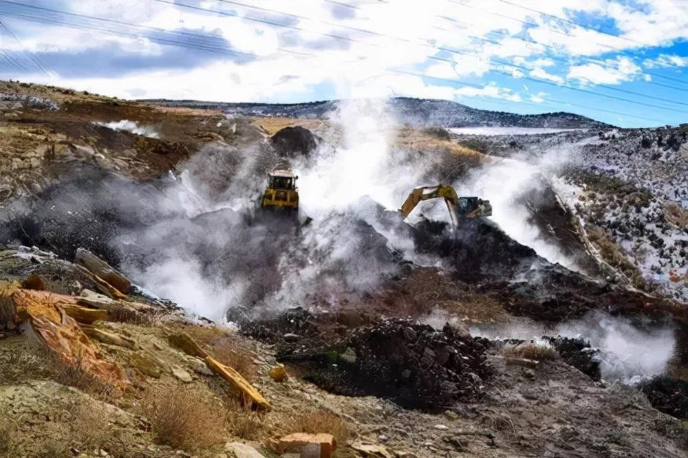 Quá trình khai thác vẫn diễn ra không ngơi nghỉ. Ảnh: Sohu
