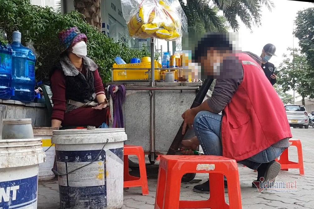 Hoàn toàn không có hình thức vệ sinh, khử khuẩn nào được thực hiện sau mỗi người hút Hoàn toàn không có hình thức vệ sinh, khử khuẩn nào được thực hiện sau mỗi người hút