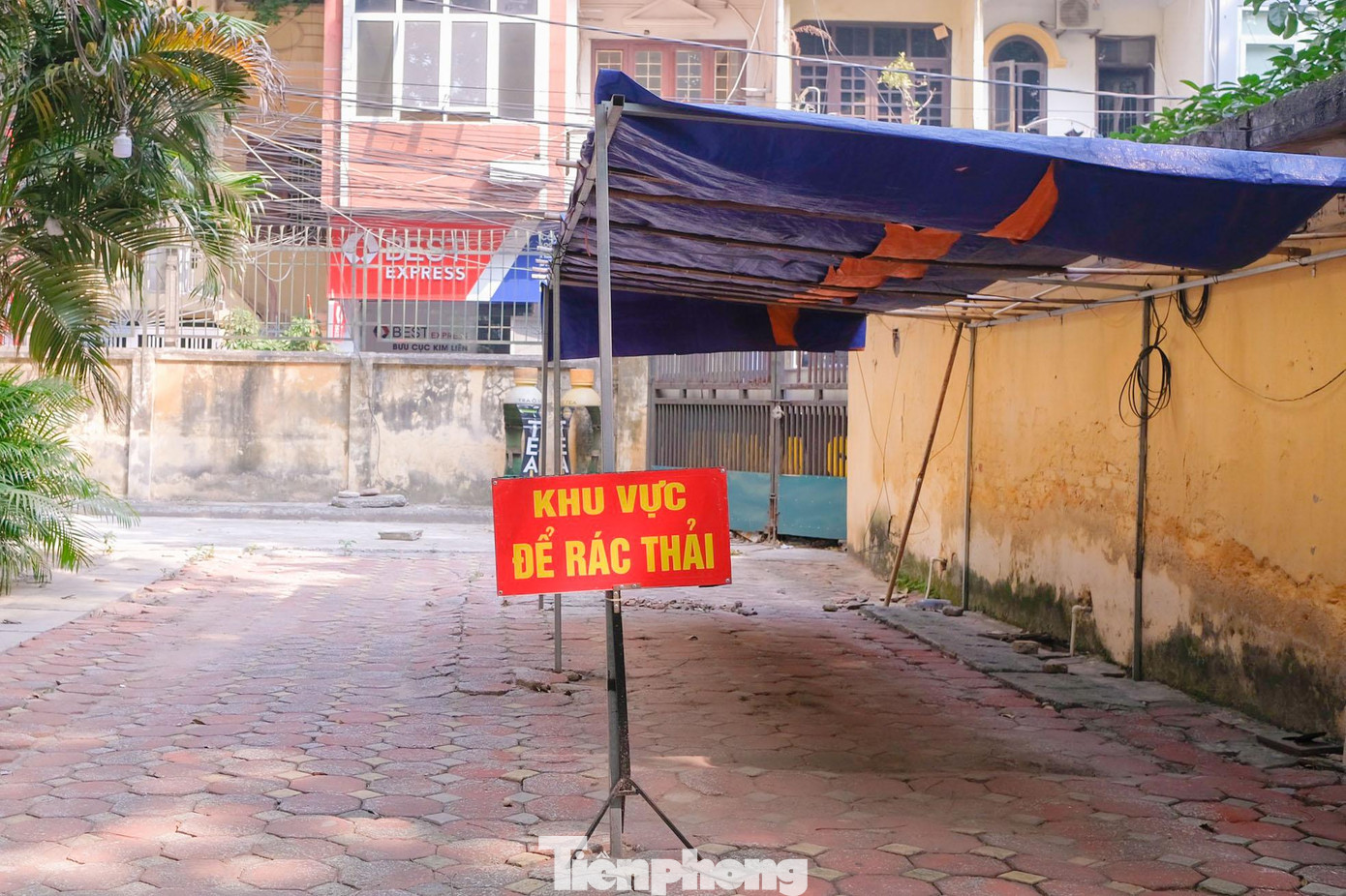 Theo thống kê của Trung tâm Kiểm soát Bệnh tật (CDC) Hà Nội, tính đến 18h ngày 13/12, quận Đống Đa hiện dẫn đầu toàn thành phố về số ca COVID-19 với 2.341 ca.