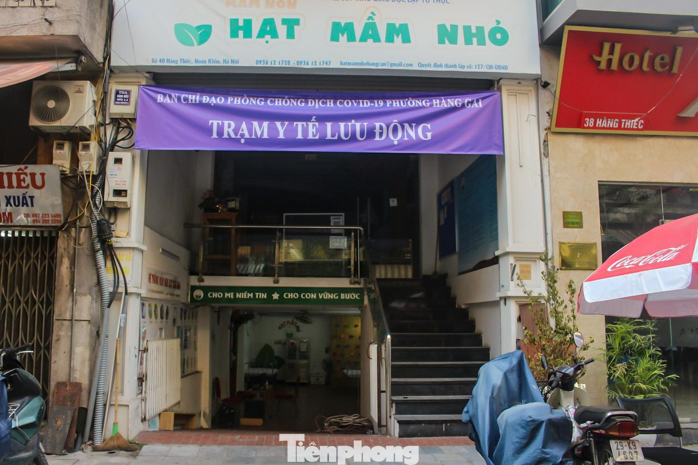 Tại phường Hàng Gai (quận Hoàn Kiếm, Hà Nội), mặc dù diện tích nhỏ nhưng đã bố trí được địa điểm làm trạm y tế lưu động, mỗi trạm có diện tích khoảng 80m2. Tại phường Hàng Gai (quận Hoàn Kiếm, Hà Nội), mặc dù diện tích nhỏ nhưng đã bố trí được địa điểm làm trạm y tế lưu động, mỗi trạm có diện tích khoảng 80m2.