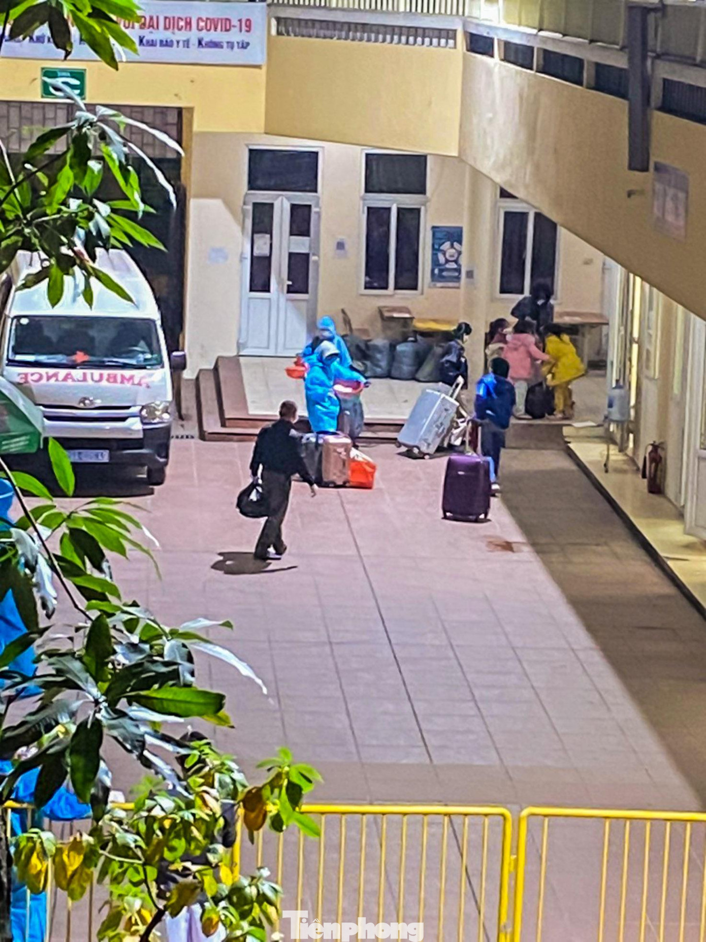 Các F0 được đưa tới điều trị tại số 9 Hai Bà Trưng (quận Hoàn Kiếm, Hà Nội). Các F0 được đưa tới điều trị tại số 9 Hai Bà Trưng (quận Hoàn Kiếm, Hà Nội).