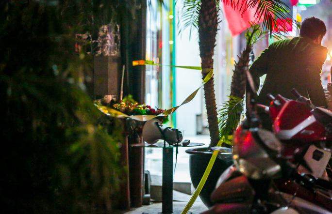 Đồng thời, lực lượng chức năng thông báo đến người dân không di chuyển qua khu vực có nguy cơ lây nhiễm cao Covid-19