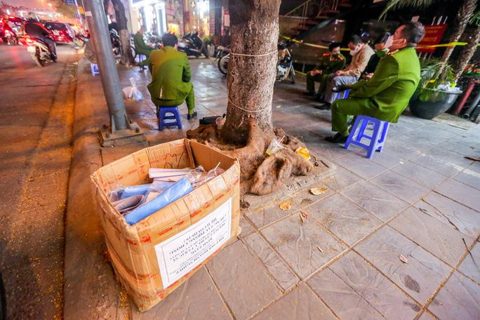 Áo bảo hộ và những trang thiết bị lấy mẫu xét nghiệm Covid-19