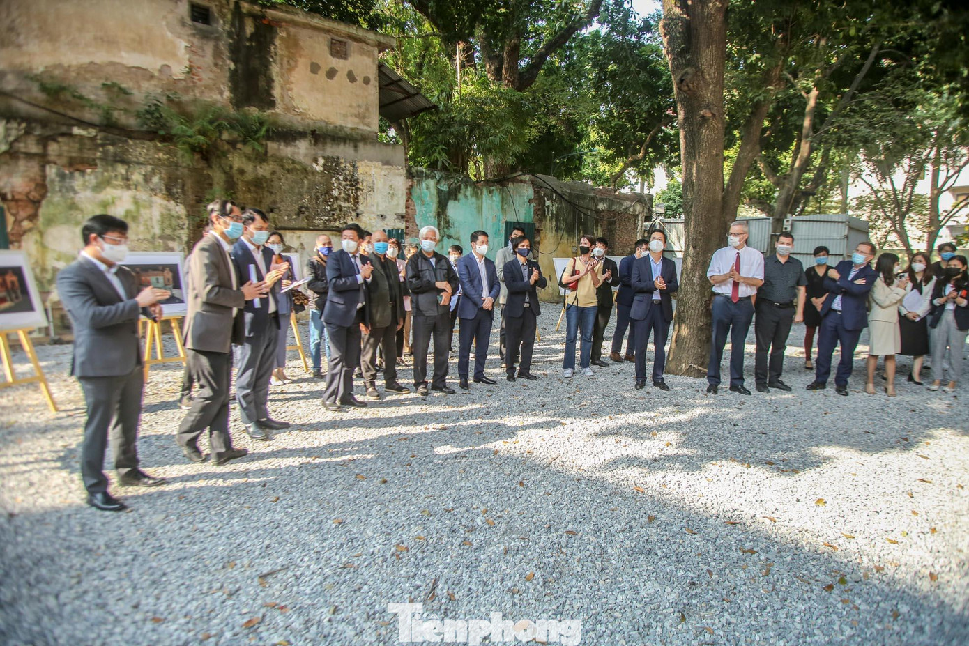 Trong buổi triển lãm xin ý kiến chiều nay (18/12) có sự góp mặt của các đại biểu Trung ương, lãnh đạo Thành phố, các cơ quan sở ban ngành, lãnh đạo quận Hoàn Kiếm, các nhà khoa học, Đại sứ quán Pháp và các đại biểu nước ngoài...