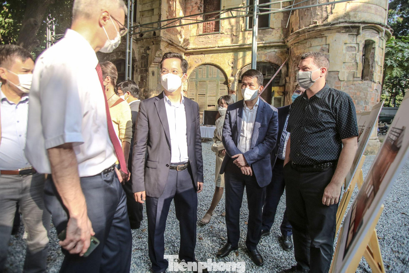 "Cải tạo biệt thự tại số 49 Trần Hưng Đạo - 46 Hàng bài là một trong những dự án đầu tiên TP Hà Nội chính thức thực hiện đối với việc bảo tồn một biệt thự trên địa bàn của thành phố. Qua dự án này với một hiện trạng đã xuống cấp rất nghiêm trọng, có những hạng mục nguy hiểm. Đây cũng là bài học kinh nghiệm về kỹ thuật cho việc tu bổ và bảo tồn biệt thự tại của Thành phố Hà Nội trong thời gian tới", ông Long nói thêm.