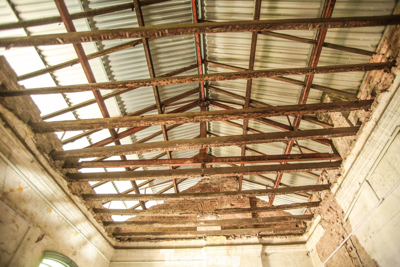 Biệt thự số 49 Trần Hưng Đạo - 46 Hàng Bài có diện tích đất là 993,0m2 được xây dựng từ những năm đầu thế kỷ XX.