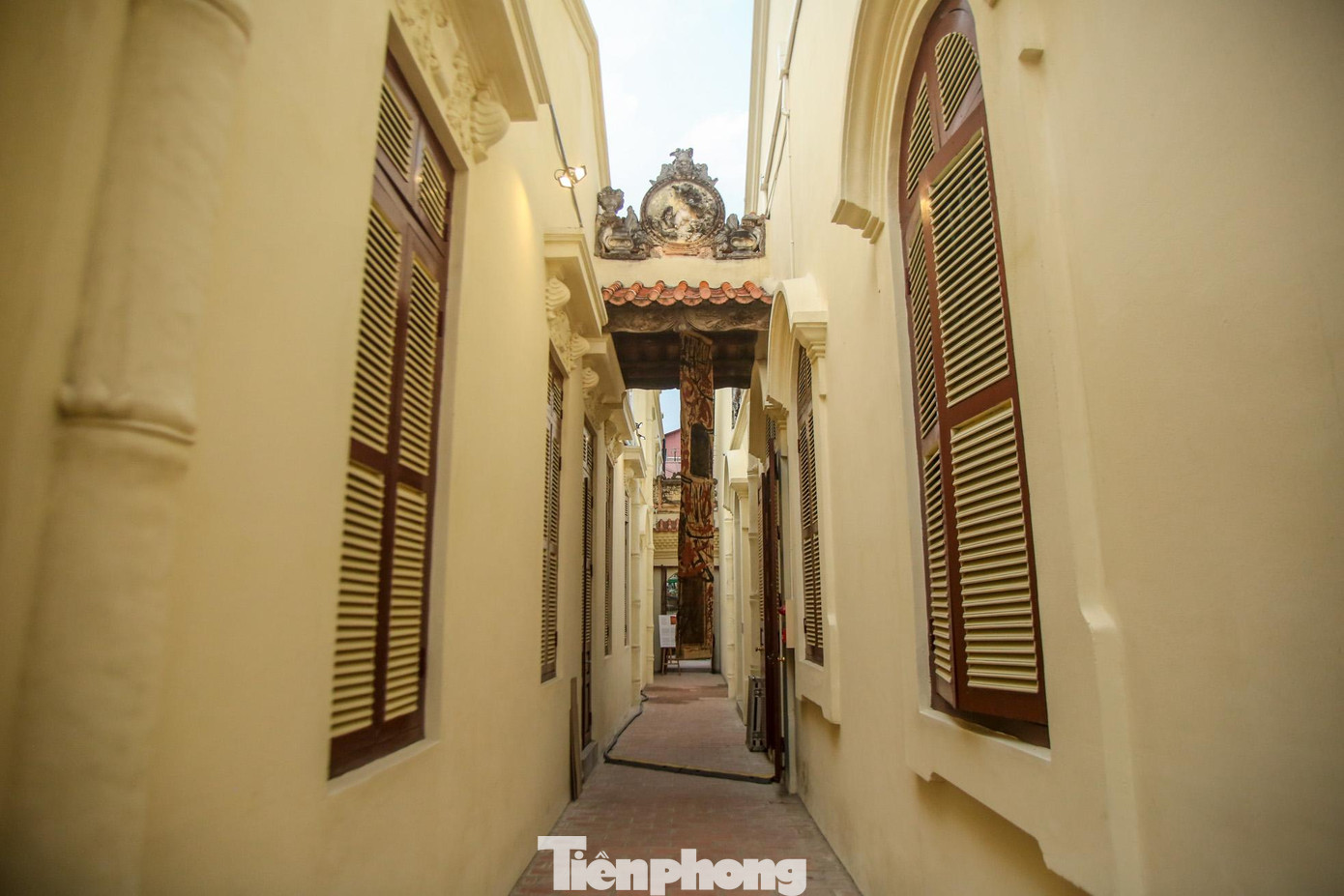 Một số yếu tố kiến trúc ảnh hưởng phương Tây của Hội quán.