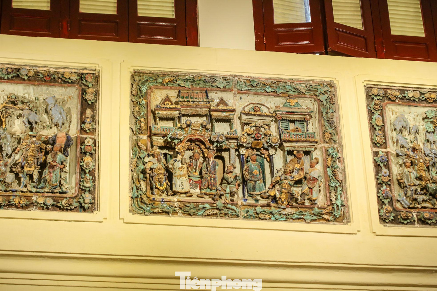 Các bức phù điêu Hội quán Quảng Đông.