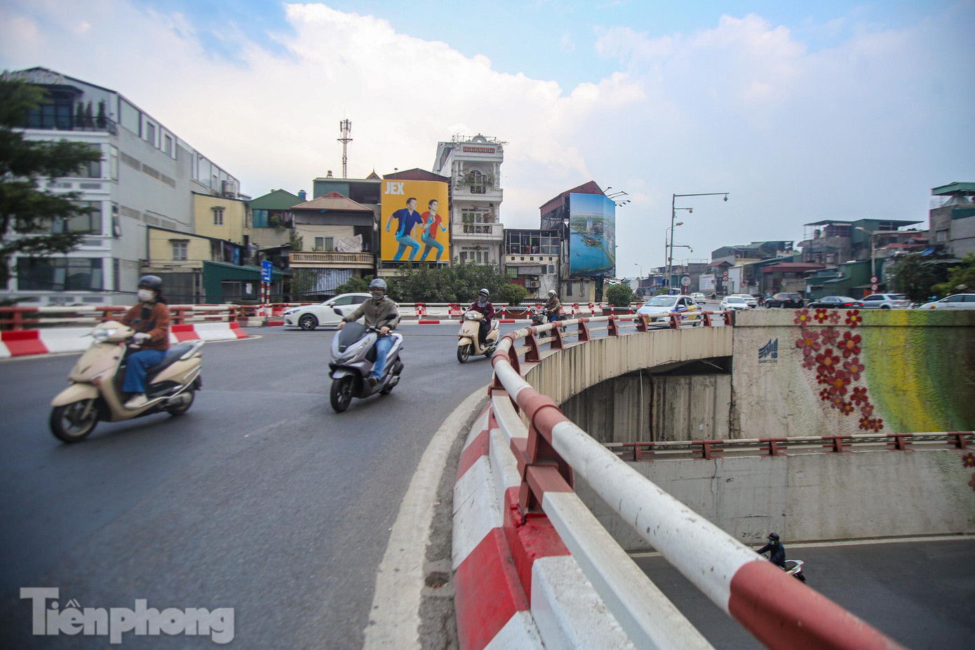 Trước khi có cầu Vĩnh Tuy, Thanh Trì..., cầu Chương Dương phục vụ nhu cầu qua lại của người dân hai bên thành phố, kết nối trung tâm Hà Nội với các tỉnh Hải Phòng, Hải Dương, Hưng Yên...