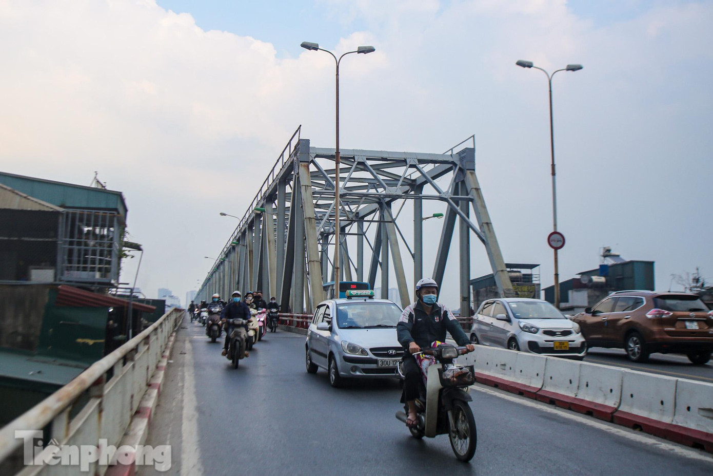 Cầu Chương Dương là cầu đầu tiên do các kỹ sư Việt Nam tự thiết kế.