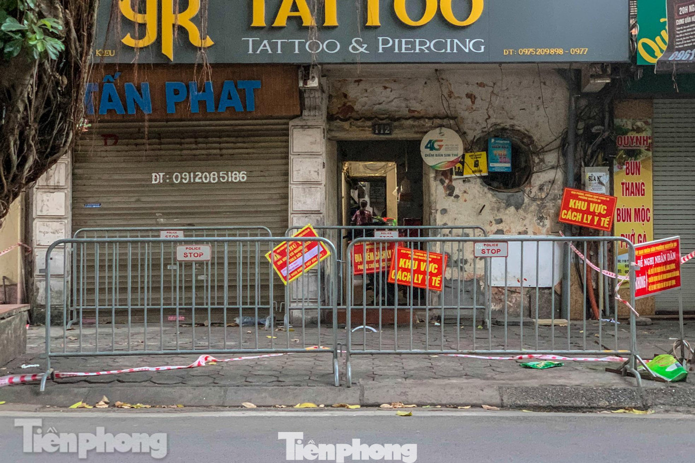 Một hộ dân trong diện cách ly y tế trên phố Yết Kiêu.