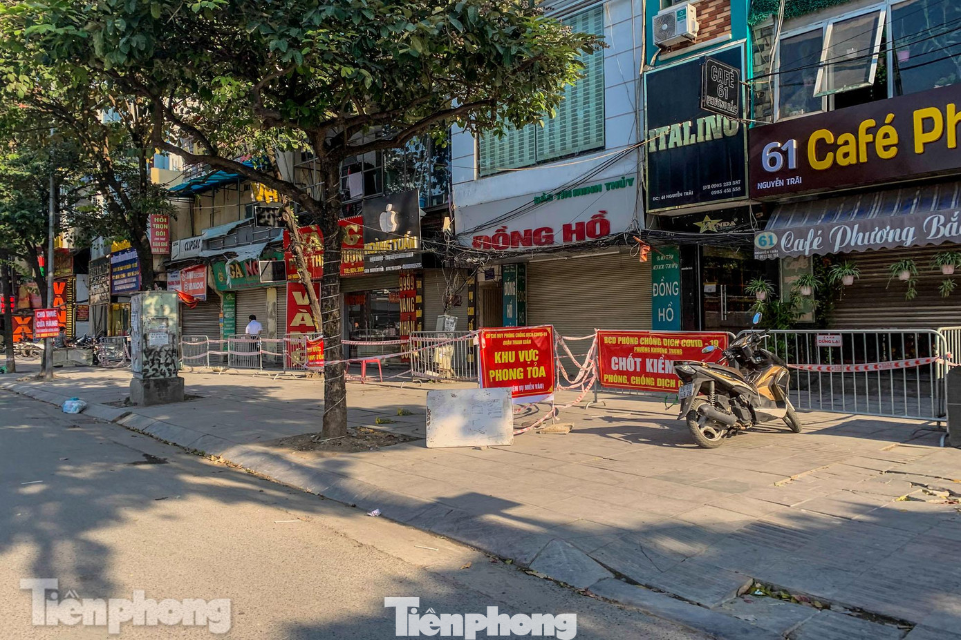 Theo Sở Y tế Hà Nội, ngày 30/11, thành phố Hà Nội ghi nhận 468 ca dương tính SARS-CoV-2, trong đó có 274 trường hợp ở cộng đồng, 138 trường hợp ở khu cách ly và 56 trường hợp trong khu phong tỏa. Trước đó, ngày 29/11 cũng ghi nhận 390 ca COVID-19, trong đó có 220 ca cộng đồng, 109 ca ở khu cách ly và 61 ca ở khu phong tỏa.