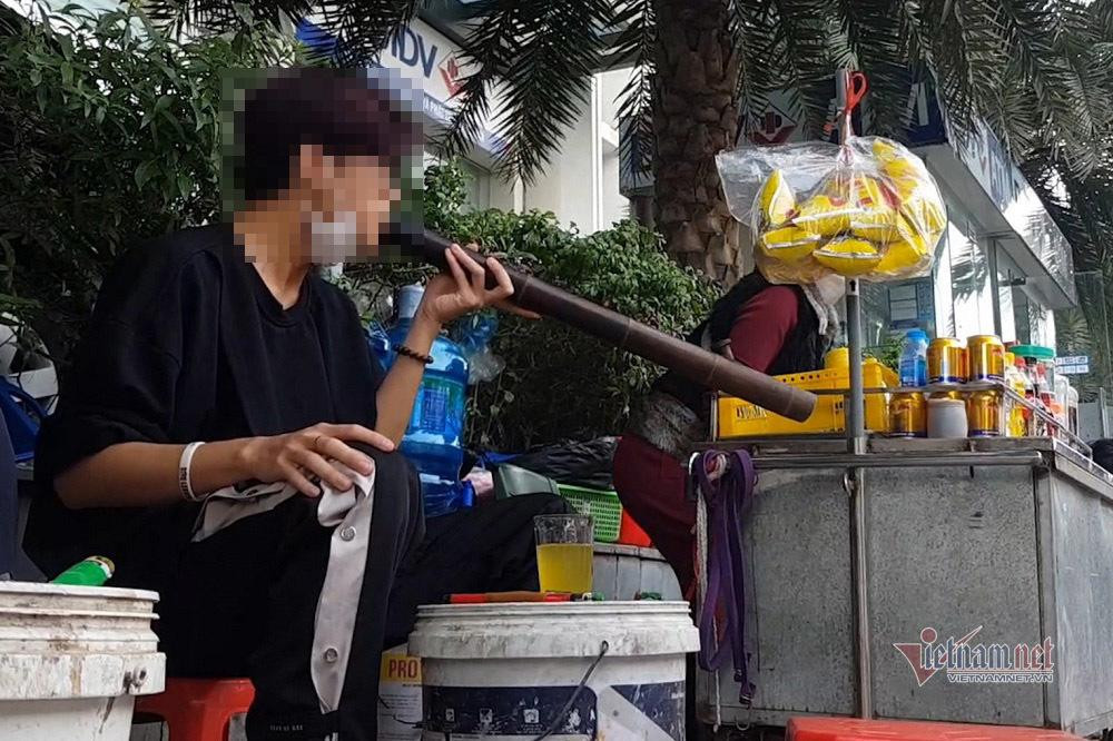 Quán trà đá vỉa hè ở đường Nguyễn Xiển (đoạn trước cửa chung cư Eco Green City) Quán trà đá vỉa hè ở đường Nguyễn Xiển (đoạn trước cửa chung cư Eco Green City)