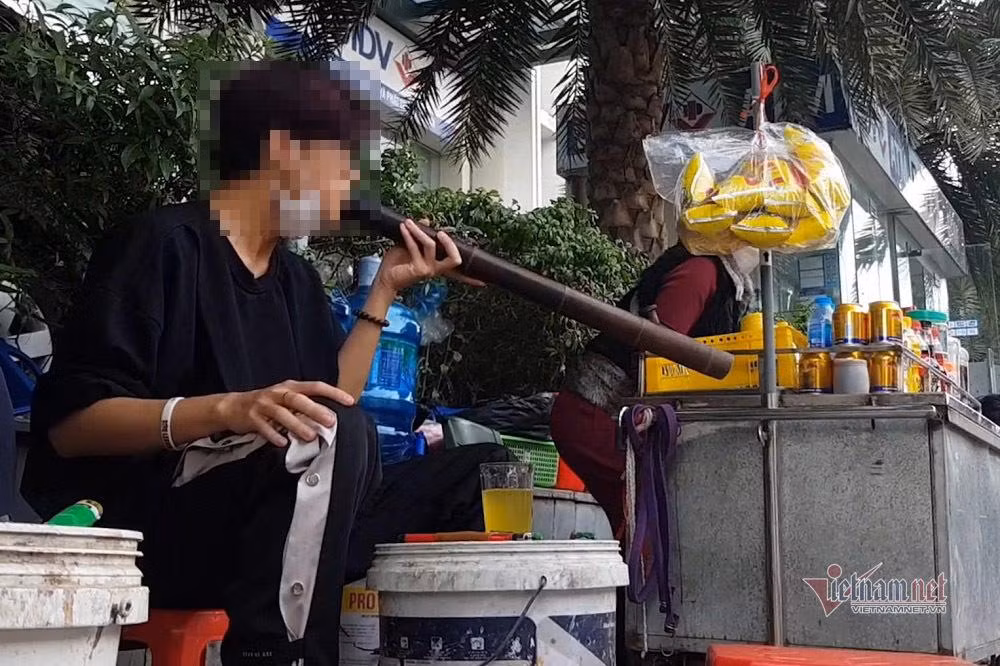 Quán trà đá vỉa hè ở đường Nguyễn Xiển (đoạn trước cửa chung cư Eco Green City)