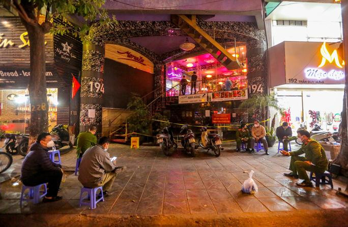 Chiều tối 9-12, lực lượng chức năng căng dây tạm thời phong toả số 194 Trần Duy Hưng