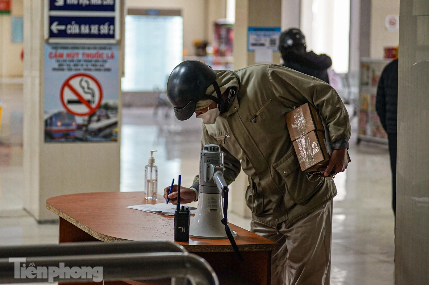 Những trường hợp không có CCCD có gắn chip thì sẽ khai báo bằng mã QR hoặc khai báo trực tiếp. Những trường hợp không có CCCD có gắn chip thì sẽ khai báo bằng mã QR hoặc khai báo trực tiếp.