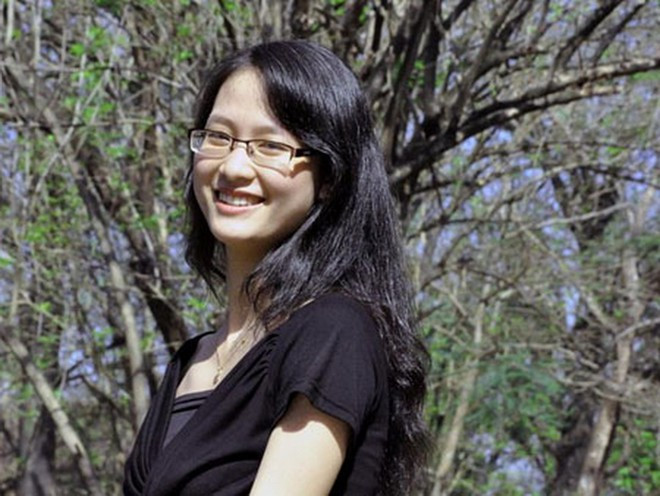 Ngoài đời cô Nga cũng rất nhí nhảnh, đáng yêu . Ngoài đời cô Nga cũng rất nhí nhảnh, đáng yêu