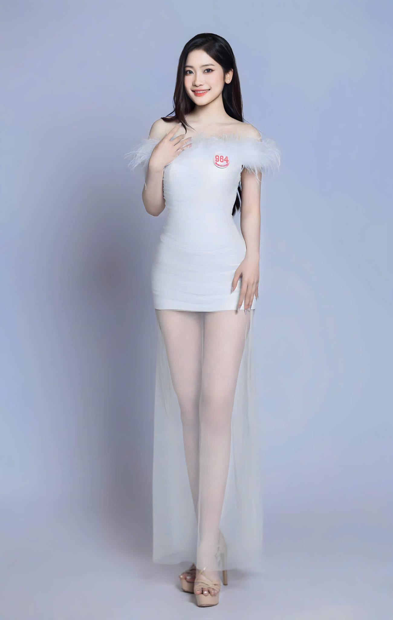 “Thi hoa hậu không phải là con đường để đổi đời mà là cơ hội để thay đổi bản thân. Khi mình sống tốt, nỗ lực, chân thành và giữ vững giá trị của bản thân, cuộc sống sẽ mở ra những cánh cửa - không phải nhờ may mắn, mà vì xứng đáng”, Hương Giang cho hay.