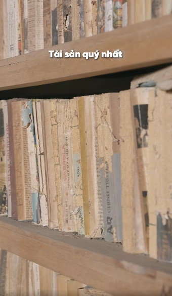 Tại căn hộ này, hàng trăm bài thơ của hai người và hàng chục vở kịch của Lưu Quang Vũ ra đời như Hồn Trương Ba da hàng thịt, Lời thề thứ 9, Bệnh sĩ, Khoảnh khắc và vô tận, Ông không phải bố tôi, Tôi và chúng ta, Tin ở hoa hồng, Nàng Sita... Tại căn hộ này, hàng trăm bài thơ của hai người và hàng chục vở kịch của Lưu Quang Vũ ra đời như Hồn Trương Ba da hàng thịt, Lời thề thứ 9, Bệnh sĩ, Khoảnh khắc và vô tận, Ông không phải bố tôi, Tôi và chúng ta, Tin ở hoa hồng, Nàng Sita...