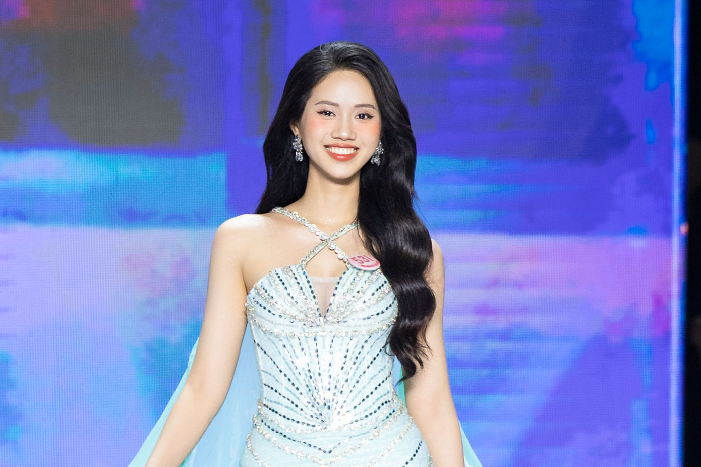 Thí sinh Đoàn Thị Diệu Huyền (SBD 531) sinh năm 2003, đến từ Quảng Trị. Diệu Huyền cao 1,69 m, số đo ba vòng 78-61-91 cm. Cô là sinh viên Đại học Công nghệ Thông tin và Truyền thông Việt - Hàn, Đại học Đà Nẵng.