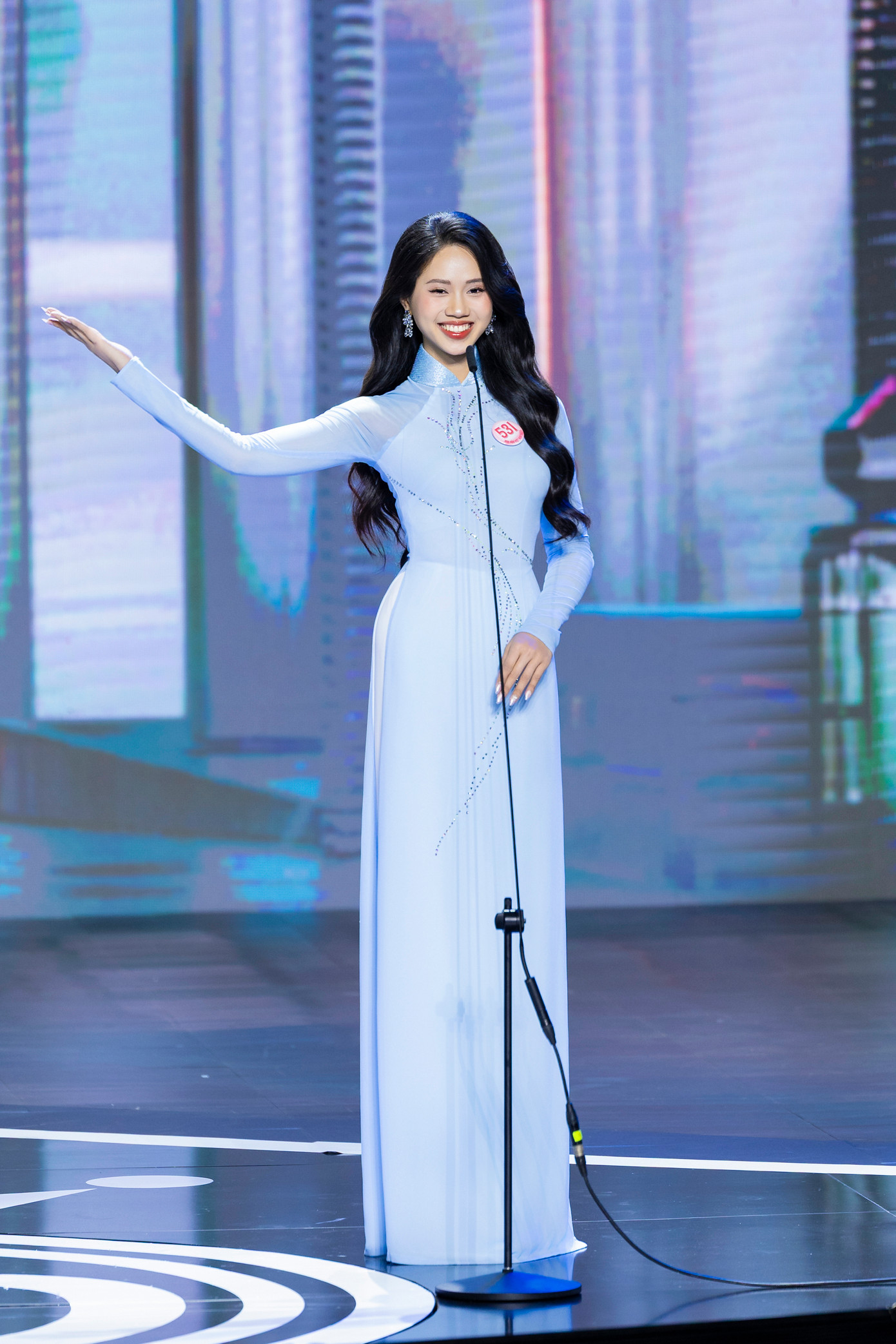 Diệu Huyền chia sẻ cô thay đổi nhiều trong hành trình Hoa hậu Việt Nam cả về ngoại hình và tư duy. Người đẹp Quảng Trị tự nhận cô từng khá nhút nhát, ngại giao tiếp, cũng không dám thử sức những điều lớn lao.