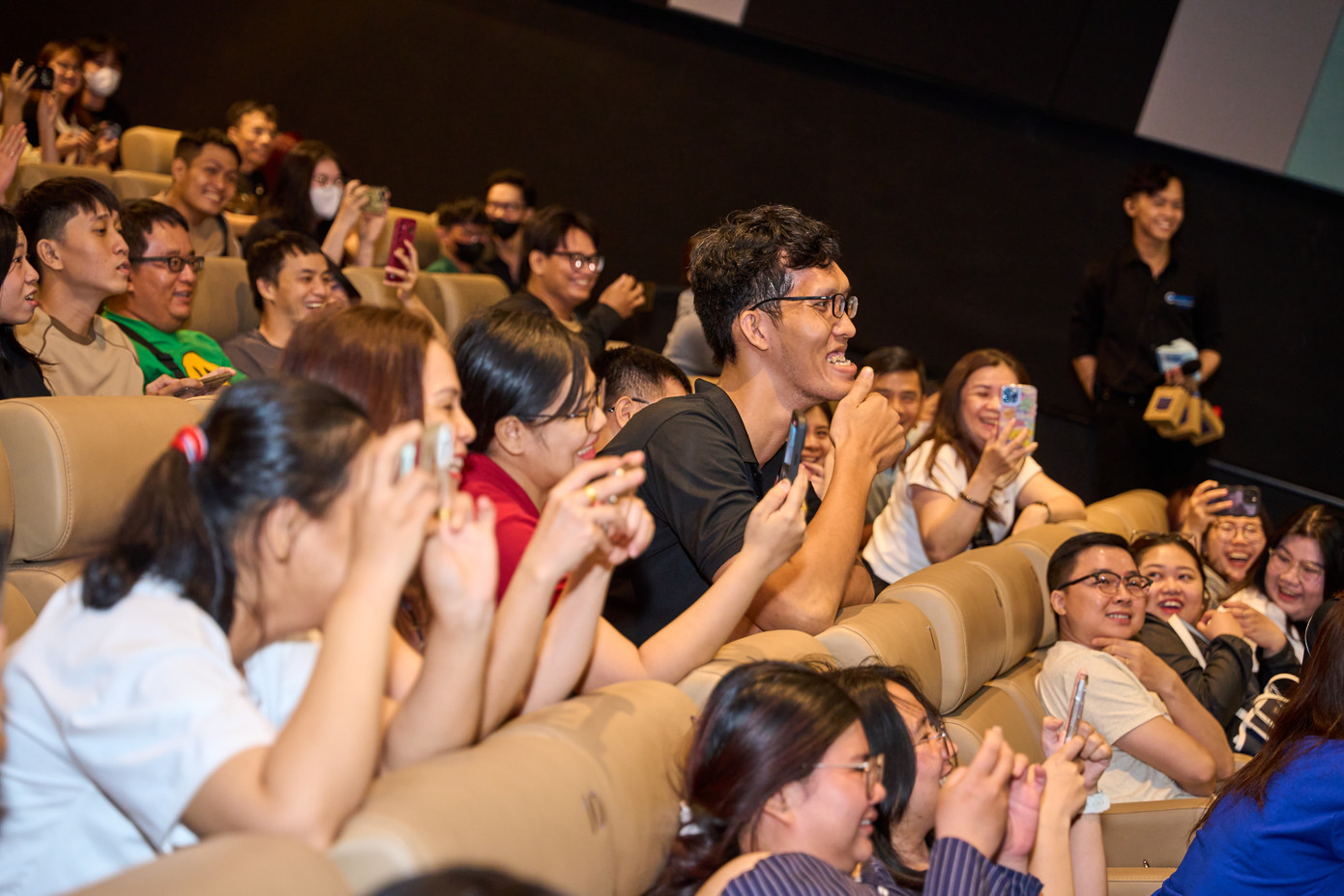 Vận động viên Trần Ngọc Tú - người vào vai ma da trong Thám tử Kiên: Kỳ án không đầu xuất hiện tại buổi cinetour đặc biệt. Vận động viên Trần Ngọc Tú - người vào vai ma da trong Thám tử Kiên: Kỳ án không đầu xuất hiện tại buổi cinetour đặc biệt.