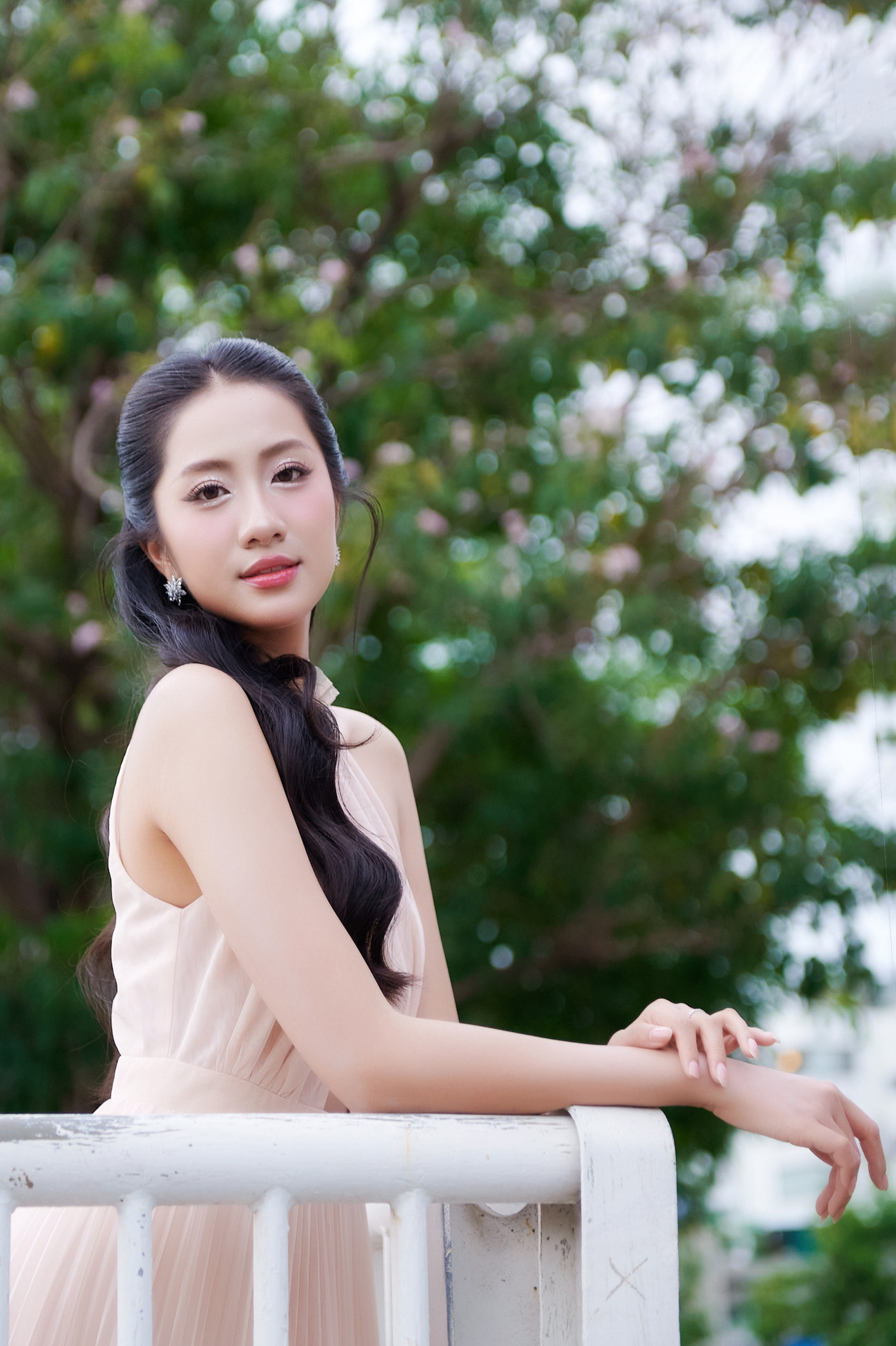 "Sau hành trình vừa qua, tôi đã trưởng thành hơn, cả về kỹ năng và cách sống. Tôi học được cách thích nghi trong môi trường mới, lắng nghe và kết nối với các bạn mới. Tôi biết trân trọng thời gian, lên kế hoạch, sắp xếp công việc một cách chủ động. Hơn nữa, tôi học cách yêu thương và chăm sóc bản thân từ việc giữ gìn sức khỏe đến duy trì năng lượng tích cực mỗi lần xuất hiện trước ống kính", cô nói.