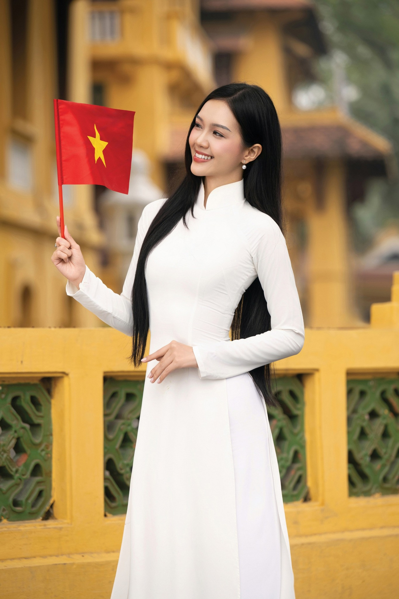 “Tôi thấy mình may mắn khi được đồng hành cùng những con người tử tế và đầy nhiệt huyết trong hành trình này”, cô tâm sự.