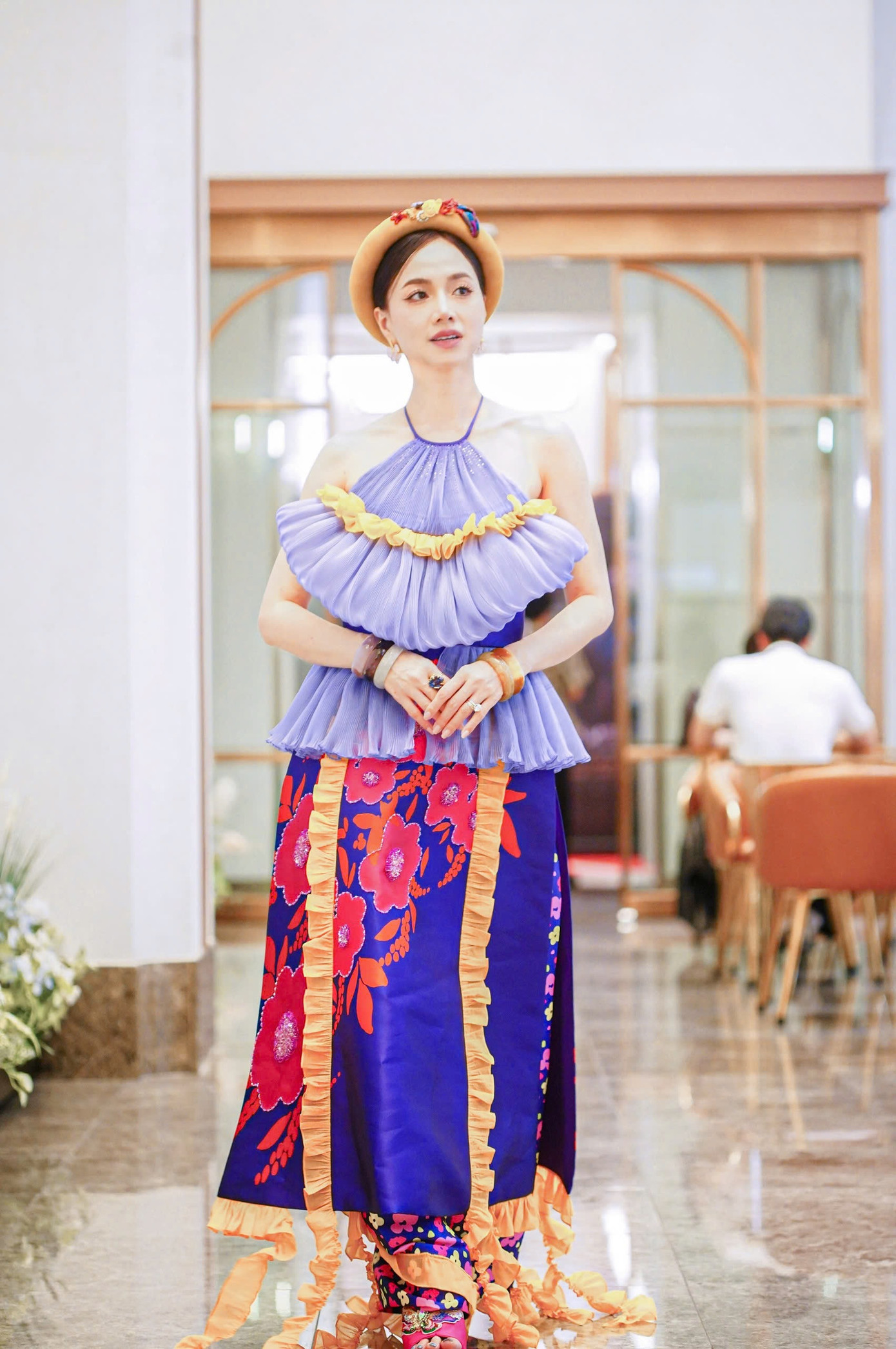 Đinh Ngọc Diệp sinh năm 1984, tại TPHCM. Cô từng đạt danh hiệu Hoa khôi Tây Đô 2004 và Người mẫu được yêu thích tại giải Người mẫu Việt Nam năm 2006. Cô nổi tiếng qua các vai diễn trong phim như Anh chỉ có mình em, Hoa dã quỳ, Mưa thủy tinh, Chuyện tình xa xứ, Cô dâu đại chiến, Người bất tử… Ngoài diễn xuất, cô giữ vai trò giám đốc sản xuất phim Tôi thấy hoa vàng trên cỏ xanh, Người vợ cuối cùng, Thám tử Kiên: Kỳ án không đầu.