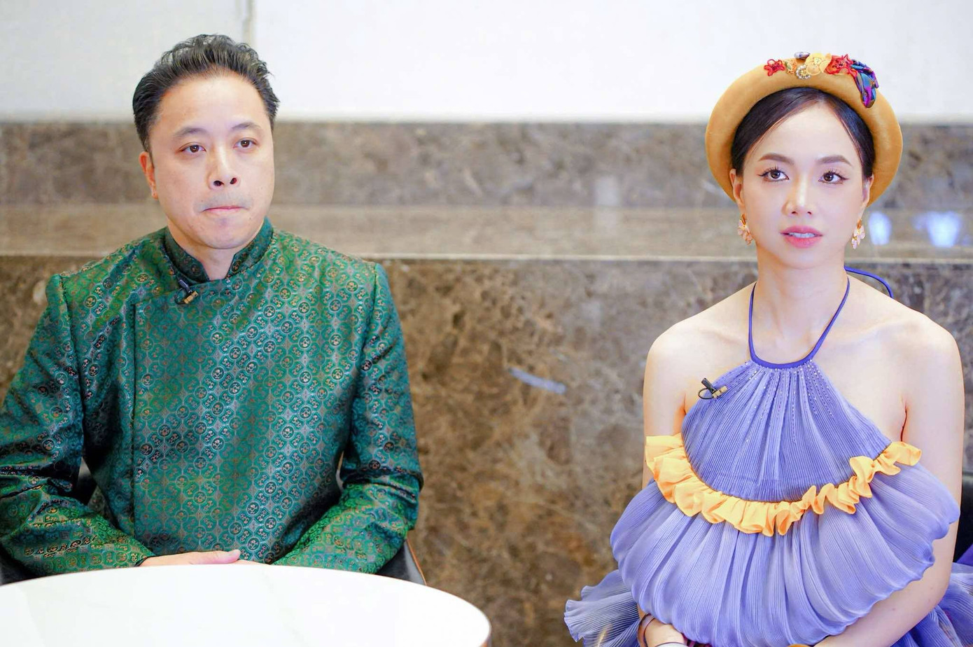 Chia sẻ về cuộc sống riêng, Đinh Ngọc Diệp cho biết cô từng trải qua nhiều biến cố. Cách cô vượt qua khủng hoảng hôn nhân là dành sự tôn trọng cho đối phương. “Khi biết ơn đối phương, mình mới kính nể họ. Khi đó, yêu thương rất tự nhiên. Tôi biết ơn anh chọn tôi cho bộ phim đầu tiên của anh ở Việt Nam. Biết ơn vì anh là người cho tôi hiểu sự tươi đẹp của bộ môn nghệ thuật thứ 7. Từ đó, tôi mới rẽ hướng diễn viên. Biết ơn vì sau 7 năm gặp lại anh giúp đỡ, hỗ trợ tôi học thêm về truyền thông”, cô chia sẻ.