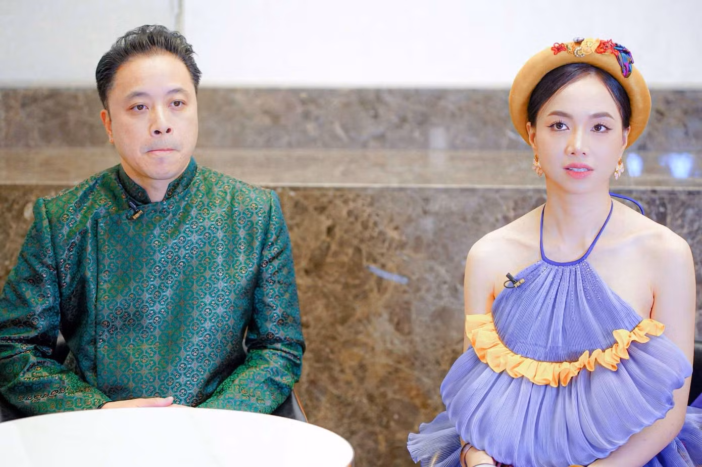 Chia sẻ về cuộc sống riêng, Đinh Ngọc Diệp cho biết cô từng trải qua nhiều biến cố. Cách cô vượt qua khủng hoảng hôn nhân là dành sự tôn trọng cho đối phương. “Khi biết ơn đối phương, mình mới kính nể họ. Khi đó, yêu thương rất tự nhiên. Tôi biết ơn anh chọn tôi cho bộ phim đầu tiên của anh ở Việt Nam. Biết ơn vì anh là người cho tôi hiểu sự tươi đẹp của bộ môn nghệ thuật thứ 7. Từ đó, tôi mới rẽ hướng diễn viên. Biết ơn vì sau 7 năm gặp lại anh giúp đỡ, hỗ trợ tôi học thêm về truyền thông”, cô chia sẻ.