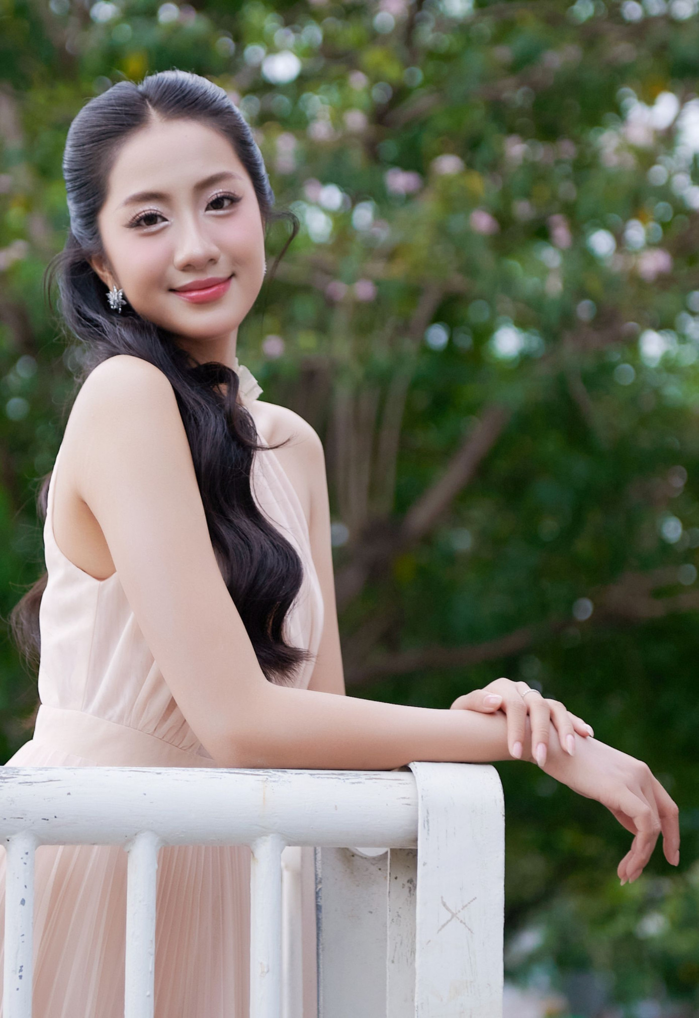 Điều Trúc Linh nhớ nhất trong nhà chung Hoa hậu Việt Nam 2024 là khoảnh khắc quây quần bên các thí sinh. Cô lý giải việc họ phải sống xa gia đình nên rất nhớ những bữa cơm ấm cúng. Vì vậy, cô cảm thấy ấm áp như ở nhà khi được cùng ăn uống, trò chuyện với những người bạn từ khắp mọi miền Tổ quốc.