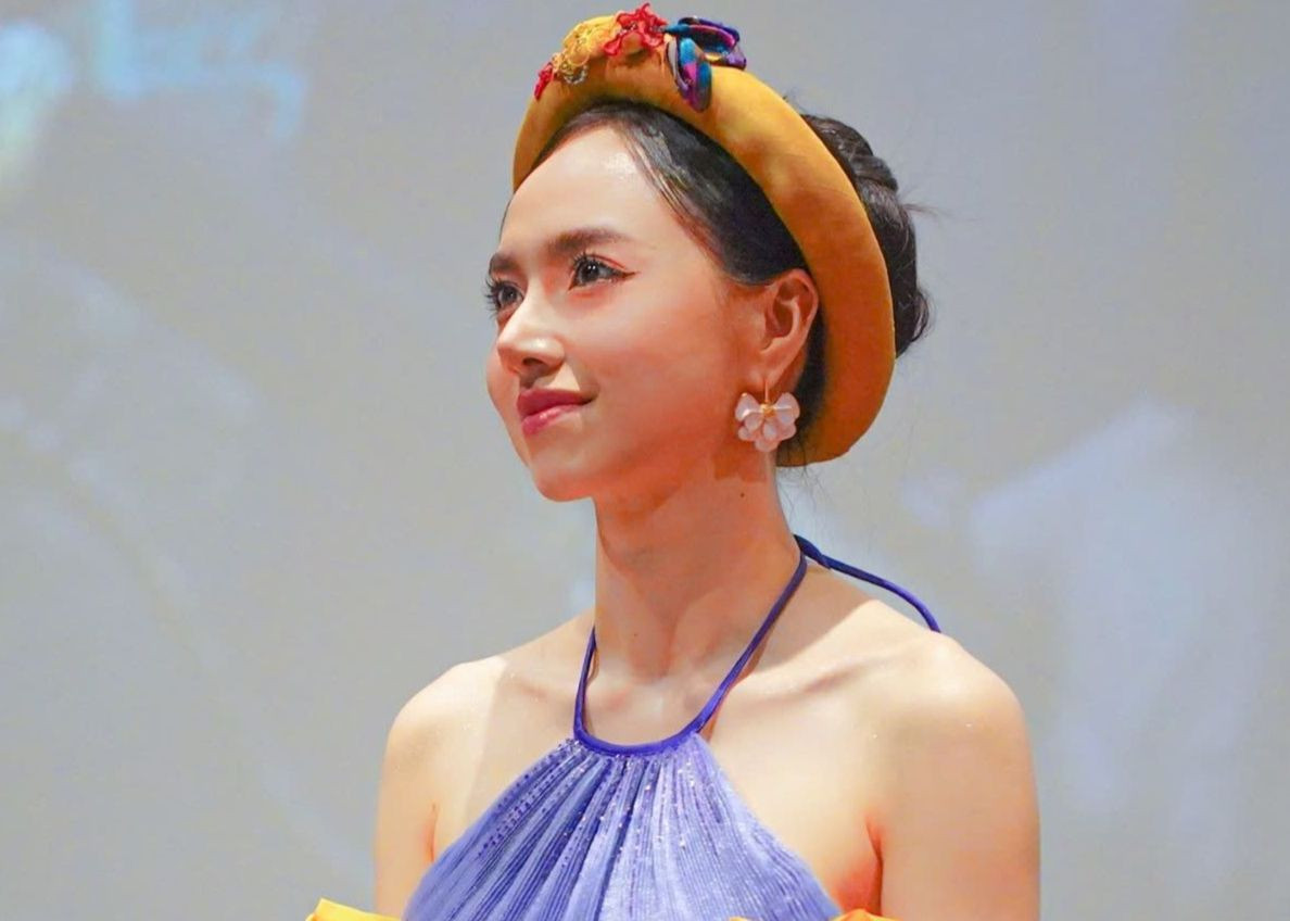 Đinh Ngọc Diệp chia sẻ các vai diễn không phải phần thưởng. Với cô, bình yên bên gia đình mỗi ngày mới là phần thưởng lớn nhất. “Tôi biết ơn và trân trọng hạnh phúc hiện tại. Tôi từng nghĩ mình sắp mất tất cả. Tôi nghĩ mình may mắn và cố gắng xứng đáng với sự may mắn đó. Lan tỏa niềm tin để những ai lạc lối, mất cân bằng, có niềm tin vào tương lai”, cô nhấn mạnh.