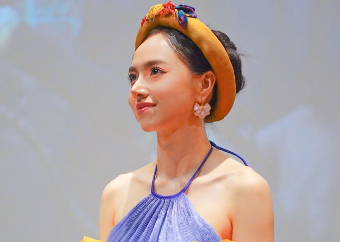 Đinh Ngọc Diệp chia sẻ các vai diễn không phải phần thưởng. Với cô, bình yên bên gia đình mỗi ngày mới là phần thưởng lớn nhất. “Tôi biết ơn và trân trọng hạnh phúc hiện tại. Tôi từng nghĩ mình sắp mất tất cả. Tôi nghĩ mình may mắn và cố gắng xứng đáng với sự may mắn đó. Lan tỏa niềm tin để những ai lạc lối, mất cân bằng, có niềm tin vào tương lai”, cô nhấn mạnh.