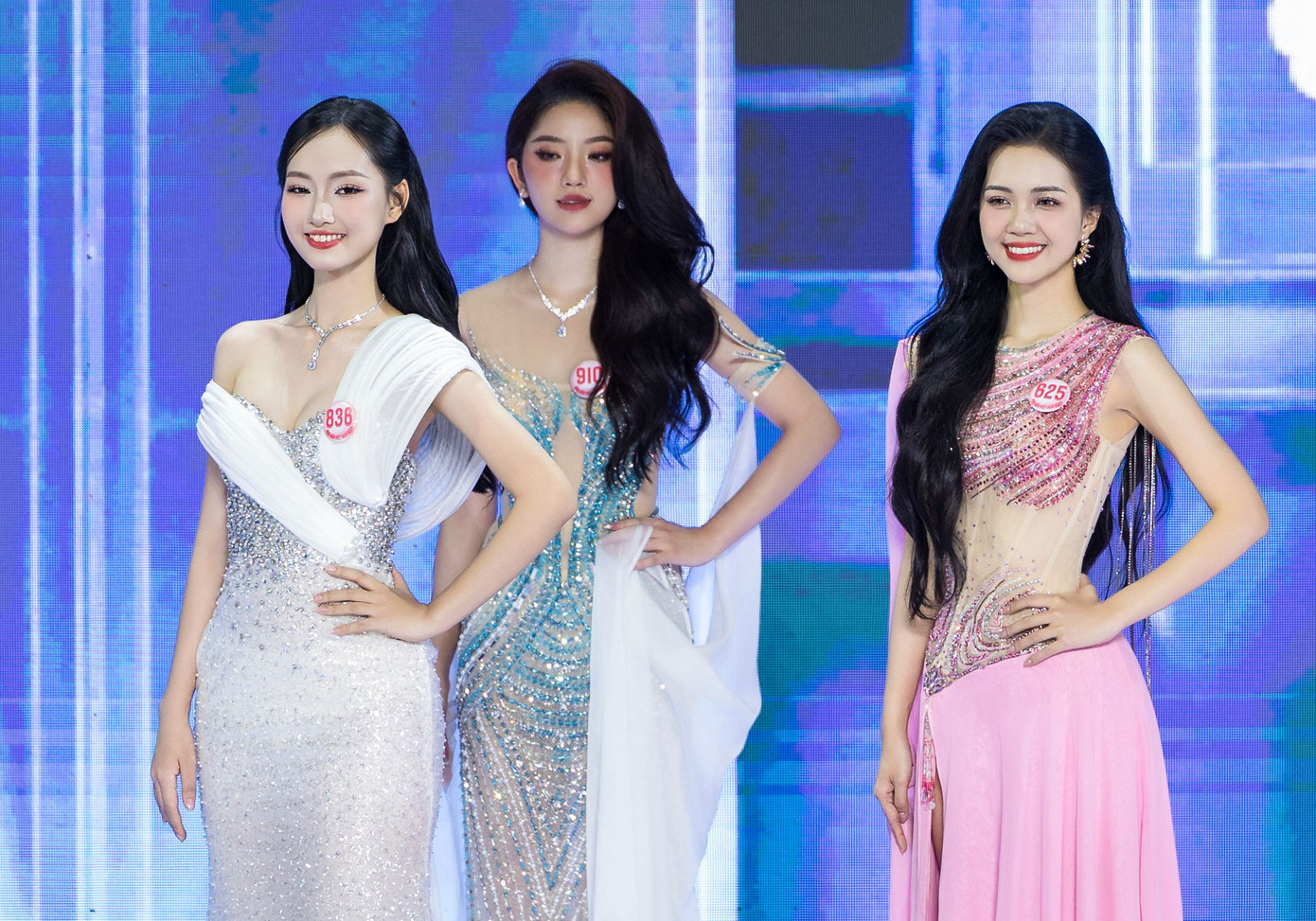 Mỹ Vân chia sẻ ở cả hai phần loại trừ tại chung khảo Hoa hậu Việt Nam 2024, cô đều được gọi tên cuối và gần cuối. “Tôi bất ngờ và xúc động vì hành trình của bản thân được ghi nhận, đồng thời là động lực để bước tiếp, với một tâm thế vững vàng hơn. Ngày hôm đó tôi cũng nhận ra mình là thí sinh duy nhất đến từ TPHCM vào vòng chung kết. Điều đó khiến tôi trân trọng cơ hội này và muốn lan tỏa bản sắc của thành phố nơi mình sinh ra. Mỗi giây phút ở đây, tôi luôn cố gắng giữ vững lý tưởng ban đầu: đi thi không chỉ để đẹp, mà để lan tỏa những giá trị tích cực, sâu sắc hơn”, Mỹ Vân tâm sự.