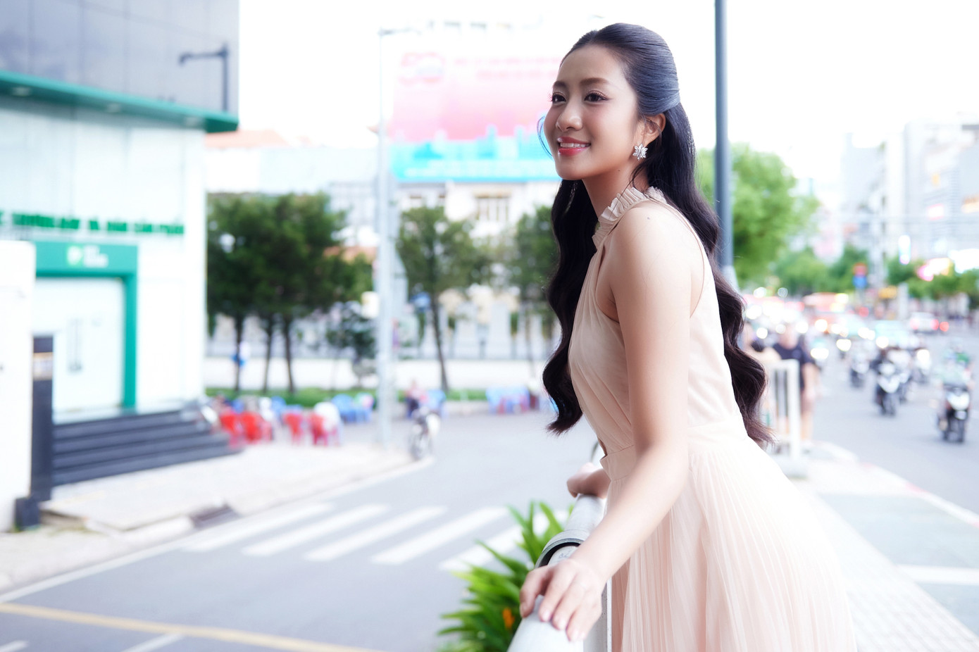 Trúc Linh chia sẻ được đồng hành cùng Hoa hậu Việt Nam 2024 là hành trình đầy nỗ lực và tự hào. Cô luôn đặt mục tiêu tiến xa nhất có thể, không chỉ top 3 hay vương miện, còn là phiên bản tốt nhất của chính mình. "Tôi mong có cơ hội lan tỏa giá trị thực, điều tích cực, bản lĩnh và hình ảnh của người phụ nữ Việt Nam hiện đại đến nhiều người hơn nữa qua hành trình này", Trúc Linh nhấn mạnh.