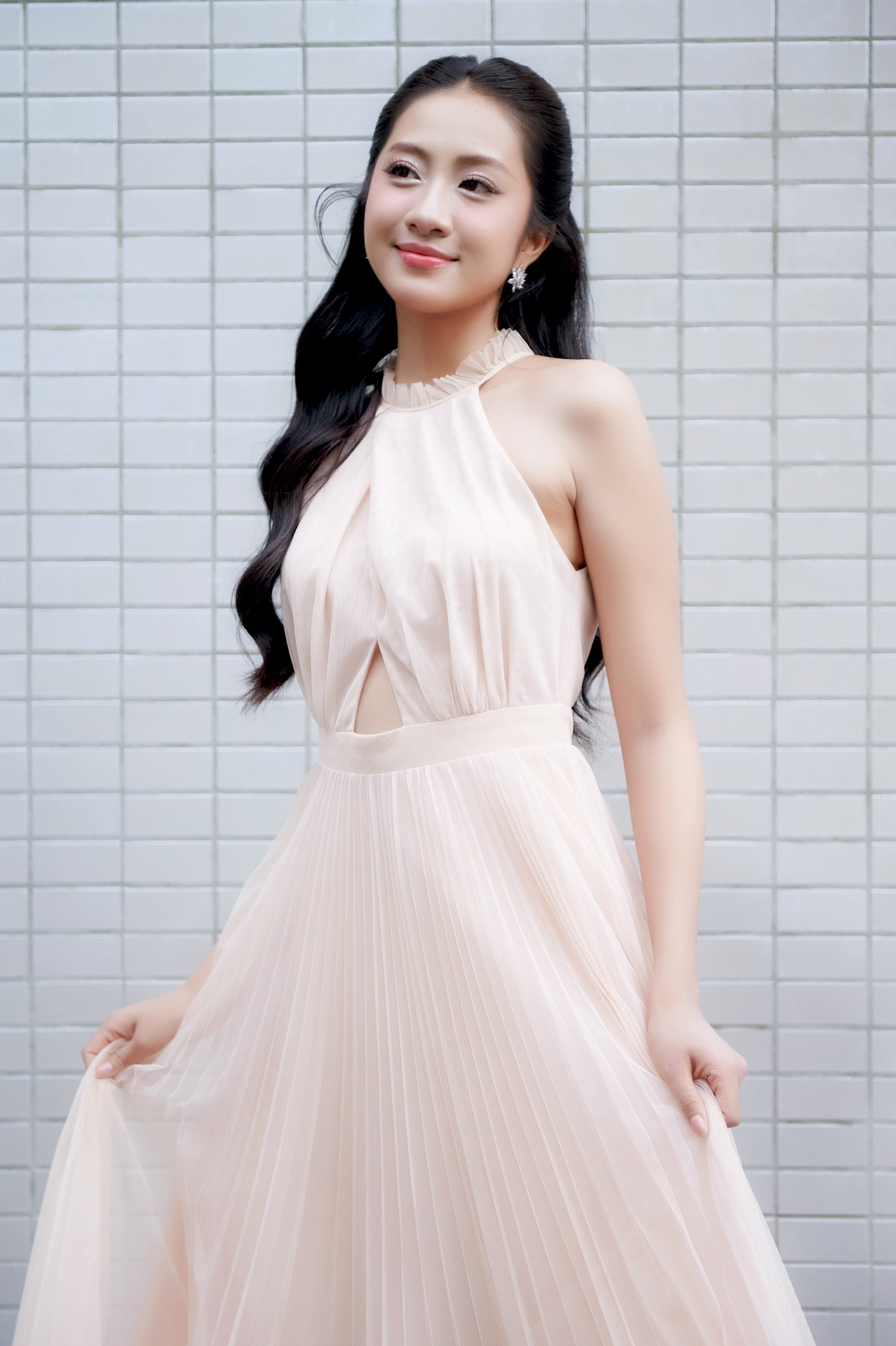 Trúc Linh khẳng định cô không cố gắng trở thành ai đó, mà dám sống đúng với con người thật của mình. Khi hiểu rõ điểm mạnh, điểm yếu, biết học hỏi, trau dồi và không ngừng hoàn thiện thì chính sự chân thành và bản sắc riêng ấy sẽ tạo nên sự khác biệt bền vững. "Sự chân thật sẽ chạm đến trái tim và sự tự tin giúp tôi tạo ấn tượng", Trúc Linh cho hay.