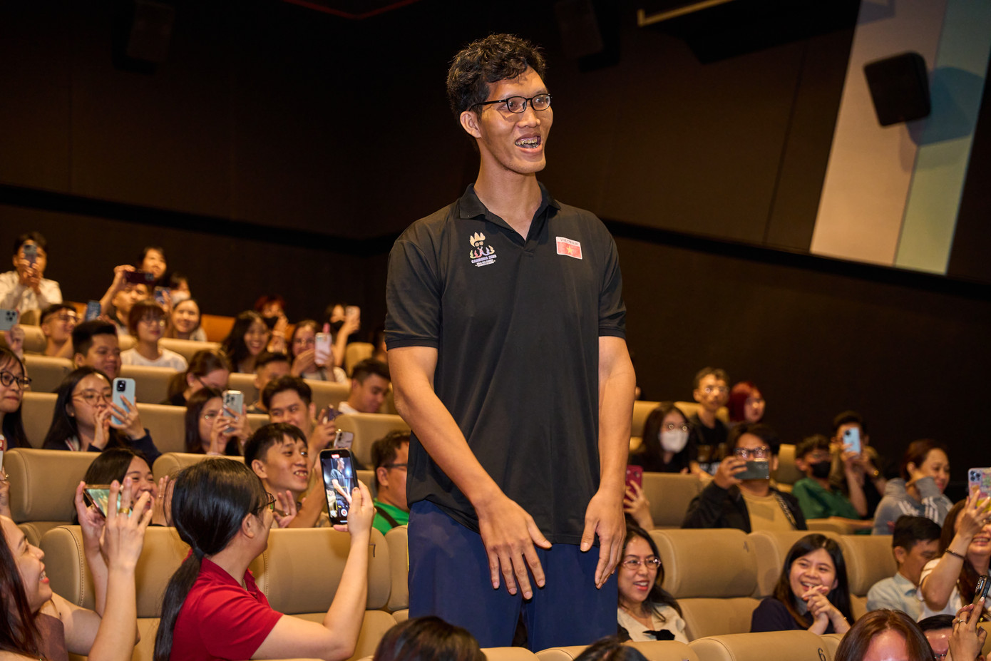 Vận động viên Trần Ngọc Tú - người vào vai ma da trong Thám tử Kiên: Kỳ án không đầu xuất hiện tại buổi cinetour đặc biệt. Vận động viên Trần Ngọc Tú - người vào vai ma da trong Thám tử Kiên: Kỳ án không đầu xuất hiện tại buổi cinetour đặc biệt.